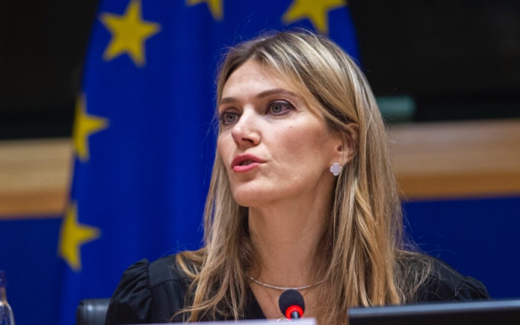 Detienen a vicepresidenta del Parlamento Europeo por presunta corrupción ligada a Qatar