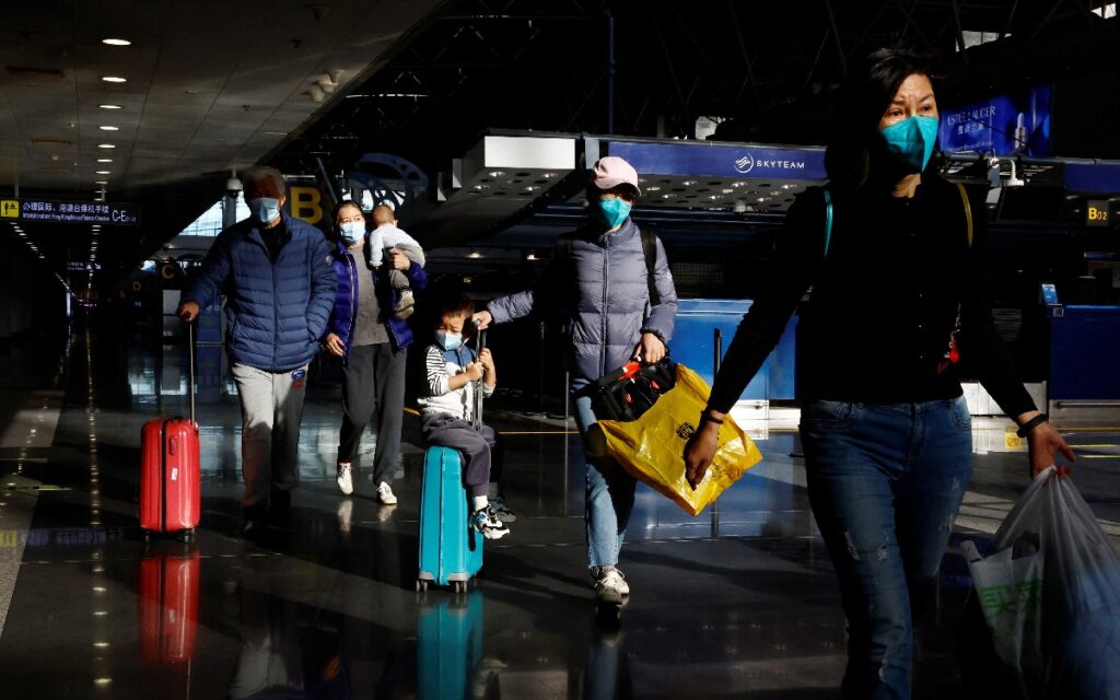 EU impondría nuevas normas Covid a viajeros de China