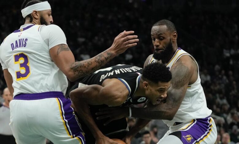 El 'Big Three' de los Lakers mete miedo ante Antetokounmpo