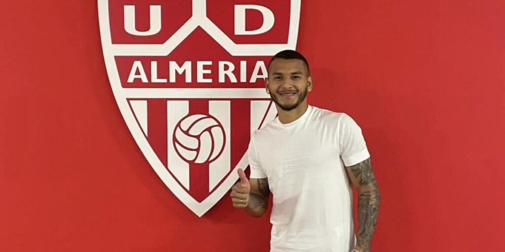 El Almería oficializa la llegada de Luis Suárez