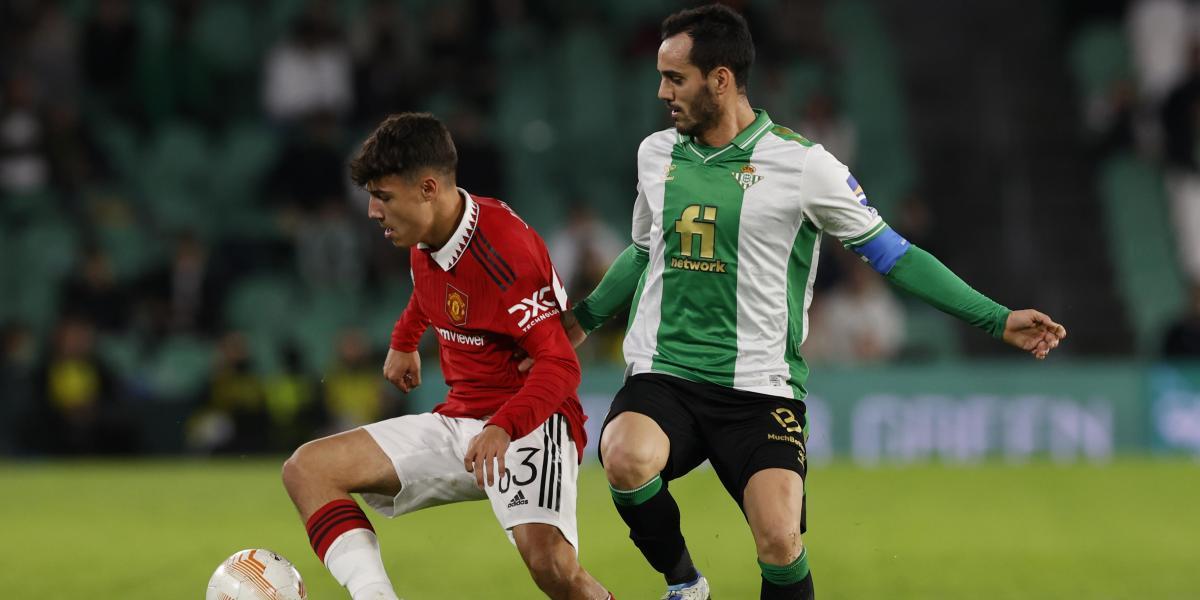 El Benito Villamarín aplaude el regreso del 'Rey' Juanmi