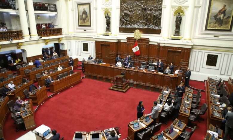 El Congreso de Perú evita adelantar las elecciones a 2023 y las fija para abril de 2024