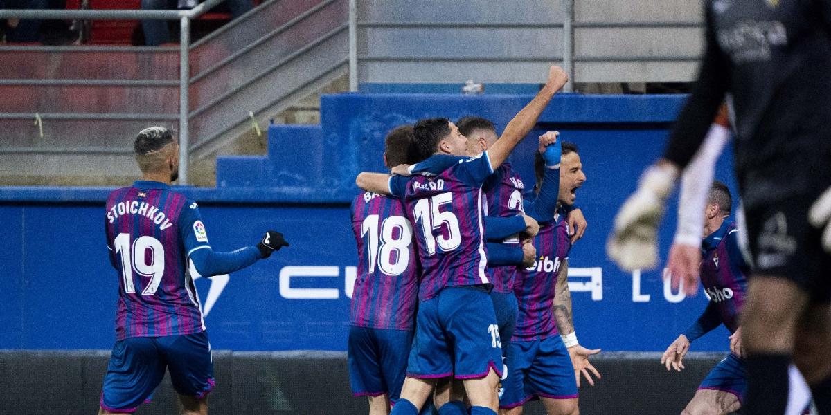 El Eibar aprovecha el tiempo añadido para remontar