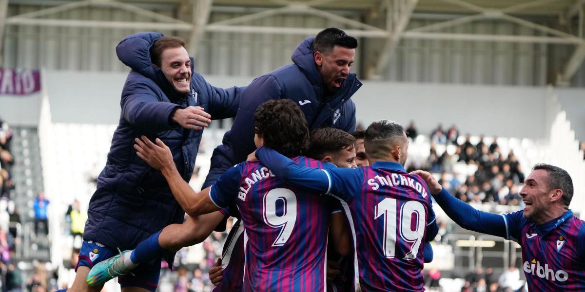 El Eibar remonta al Burgos y se sube al tren del ascenso