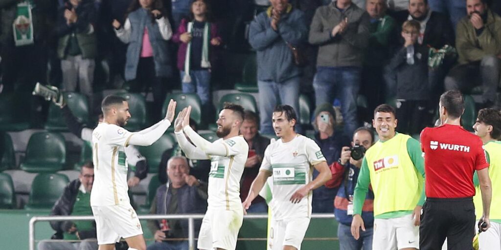 El Elche pone a la venta los abonos de media temporada