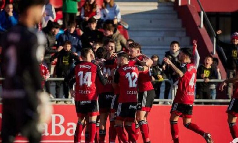 El Mirandés gana a la 'Ponfe' con sufrimiento y sigue escalando posiciones