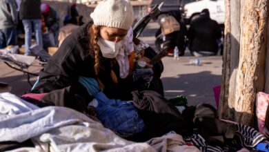 El Paso también declara emergencia por oleada de migrantes