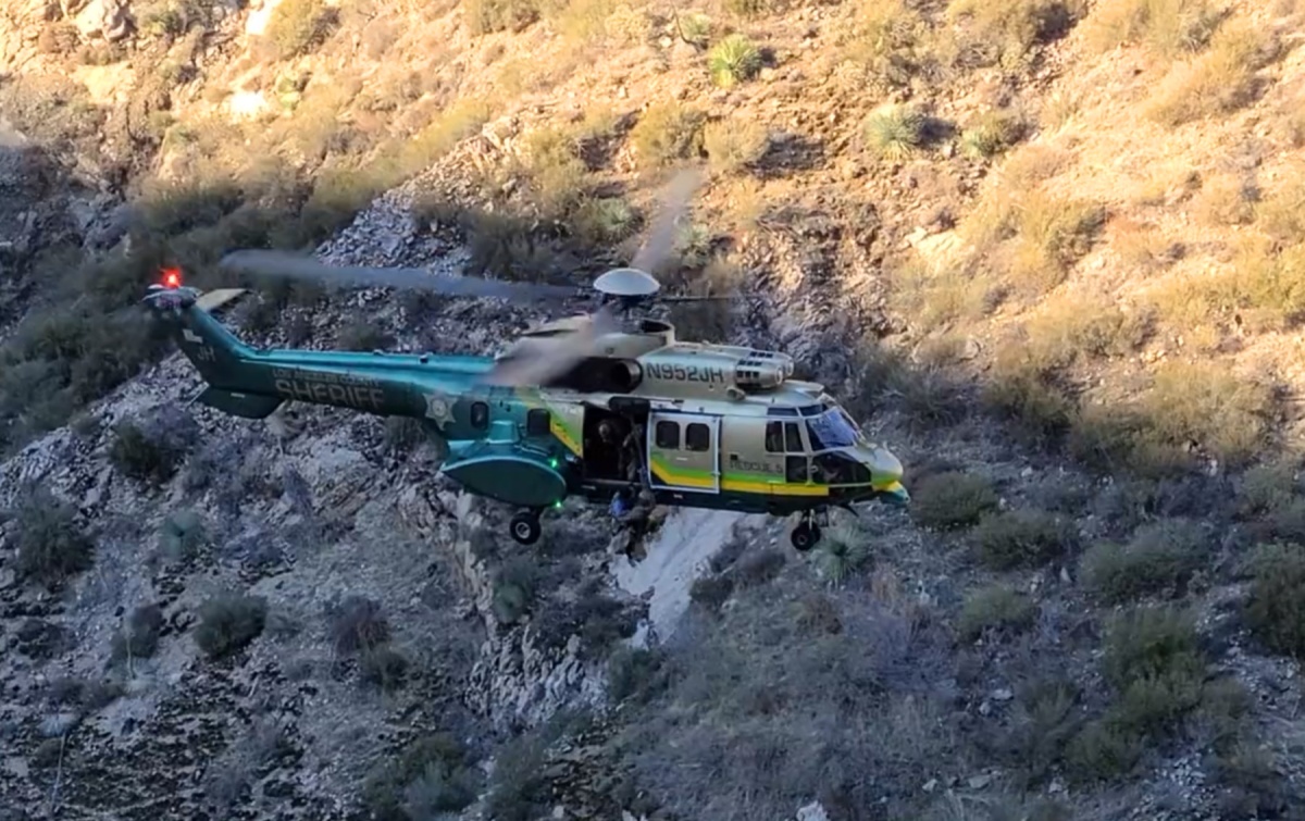 El SOS de emergencia de Apple vía satélite solicita el rescate después de que el automóvil cae por un acantilado al norte de Los Ángeles