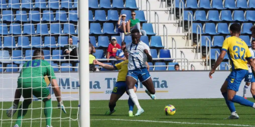 El Tenerife cae goleado en la celebración del Centenario