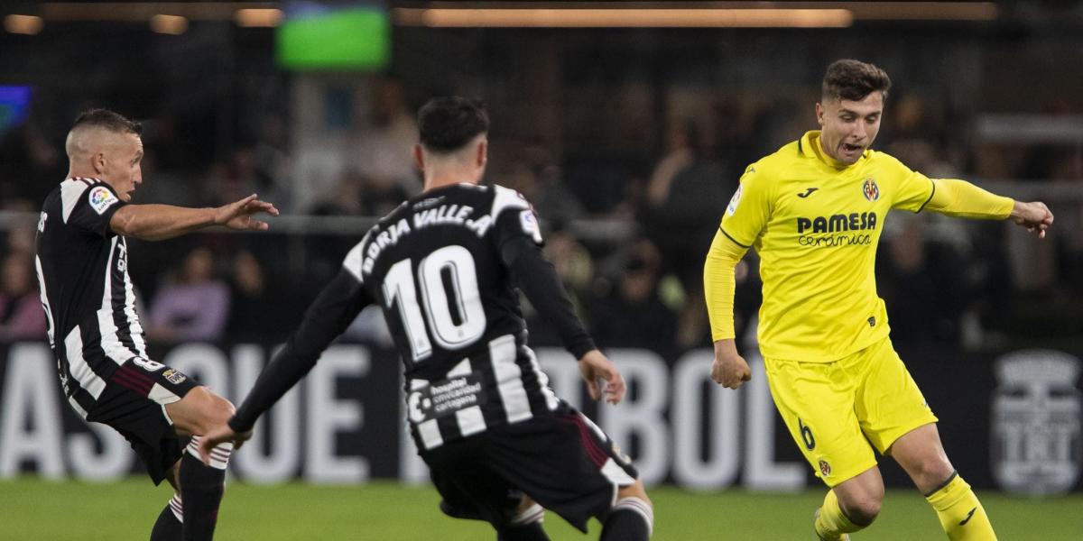 El Villarreal B gana a un Efesé que falla un penalti en el 94