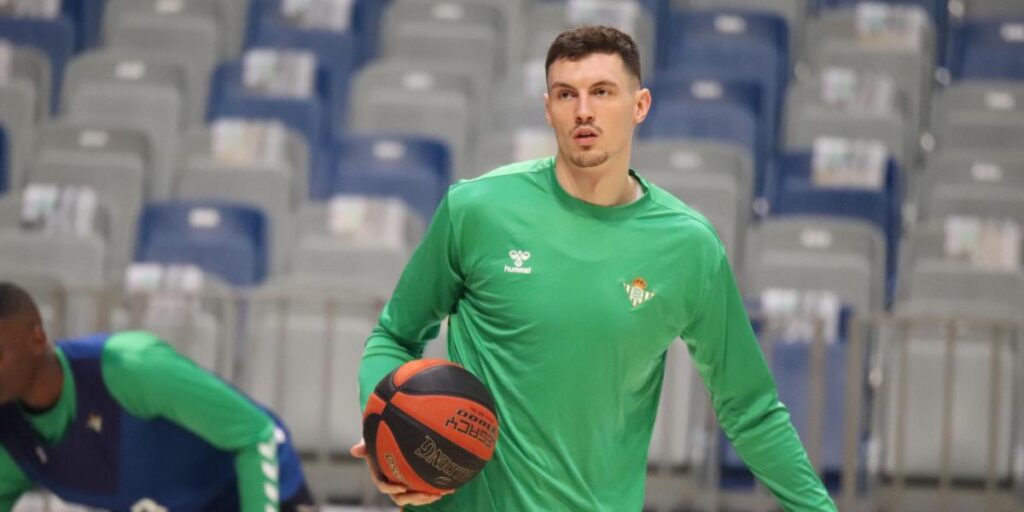 El ala-pívot letón Rodions Kurucs rescinde su contrato con el Betis