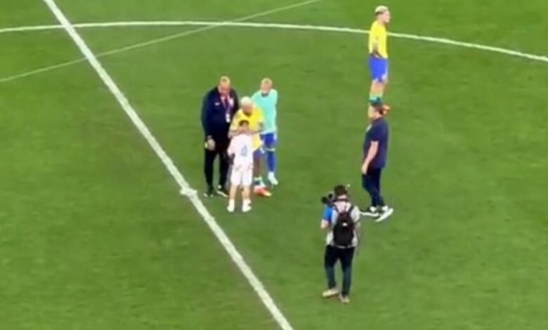 El hijo de Perisic consuela a Neymar tras caer eliminado del Mundial