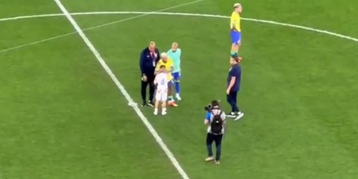 El hijo de Perisic consuela a Neymar tras caer eliminado del Mundial