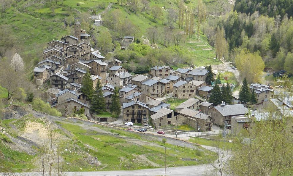 El misterioso pueblo español al que no puedes acceder desde España