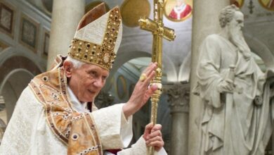 El secretario de Benedicto XVI publicará memorias contra 'calumnias' al papa emérito