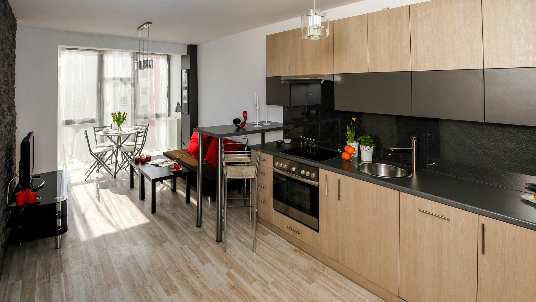 El truco de las nueces para quitar los arañazos del suelo o muebles de la casa