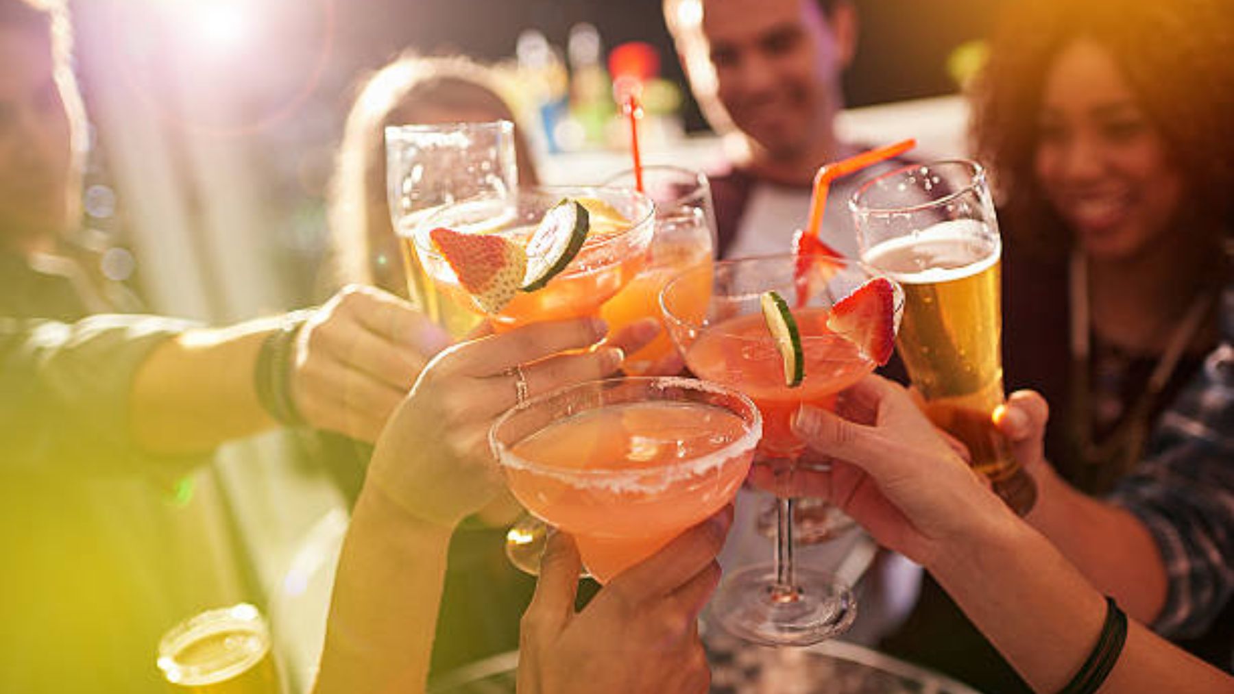 El truco para beber alcohol y reducir sus efectos