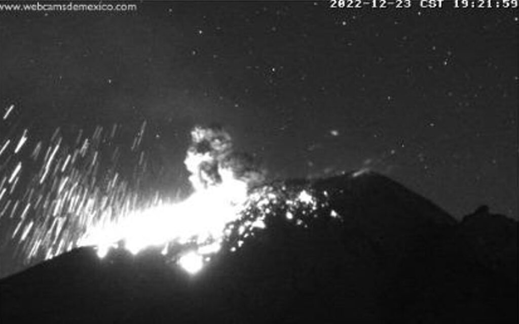 El volcán Popocatépetl presenta una explosión | Video