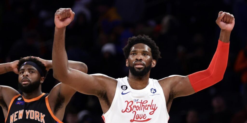 Embiid y Harden reparten los regalos en el Madison