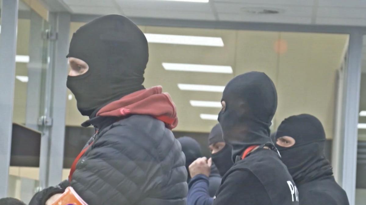 Entre críticas por malos tratos, inicia el juicio por atentados terroristas de 2016