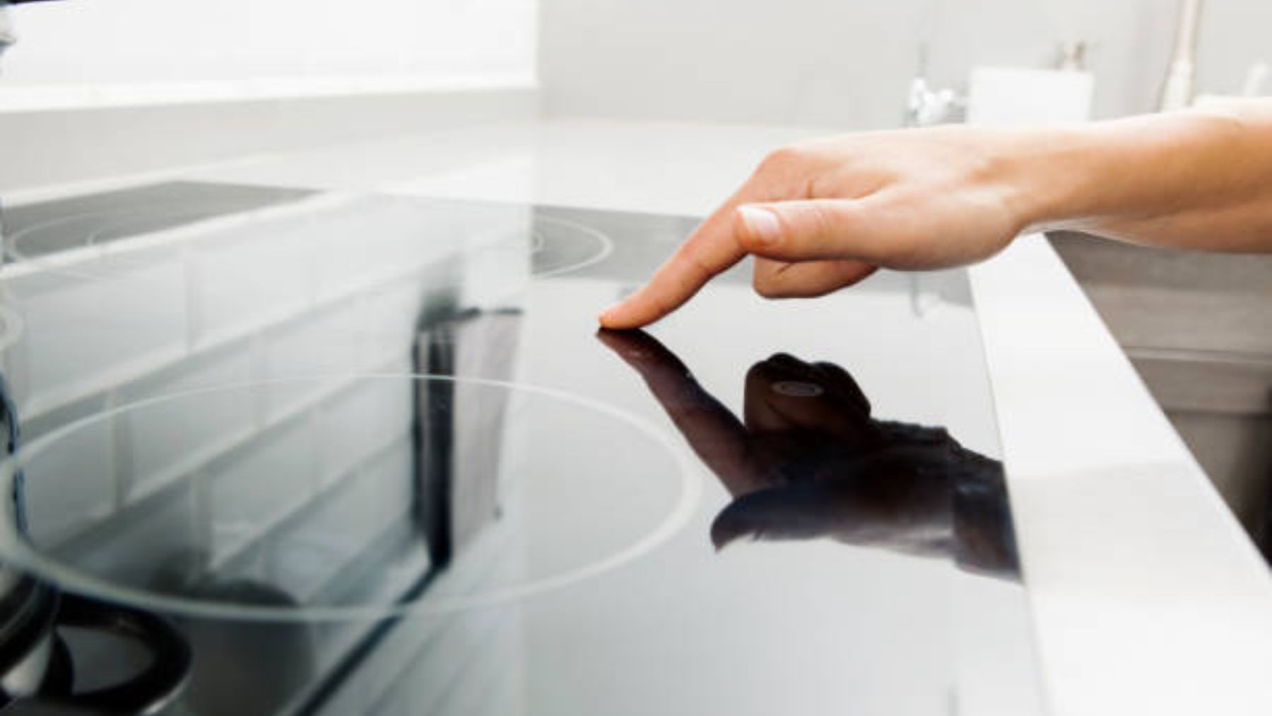 Estas son las consecuencias de dejarte la vitrocerámica encendida