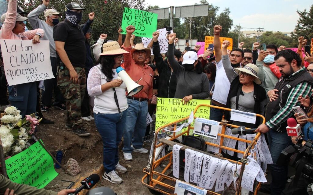 Exigen justicia para tamalero atropellado con bloqueo de autopista