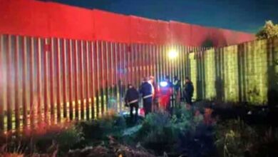 Fallece migrante hindú al caer de valla fronteriza; bebé sobrevive