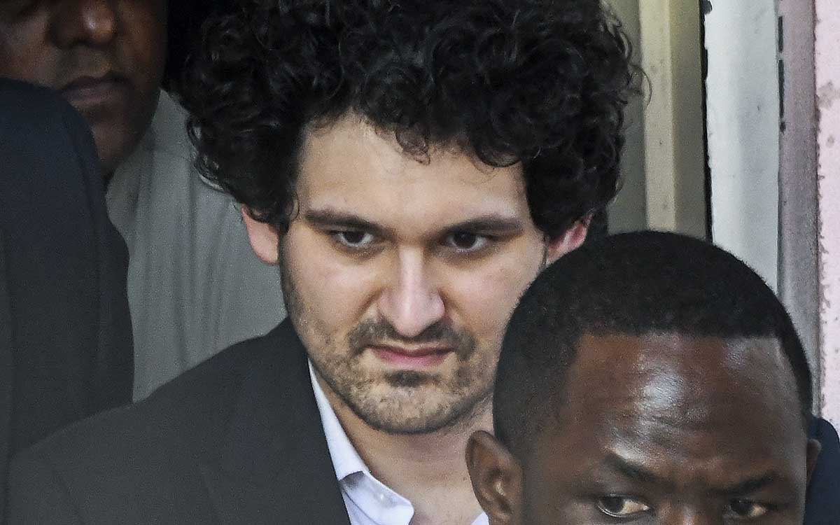 Fundador de criptomoneda FTX acepta su extradición a EU: BBC