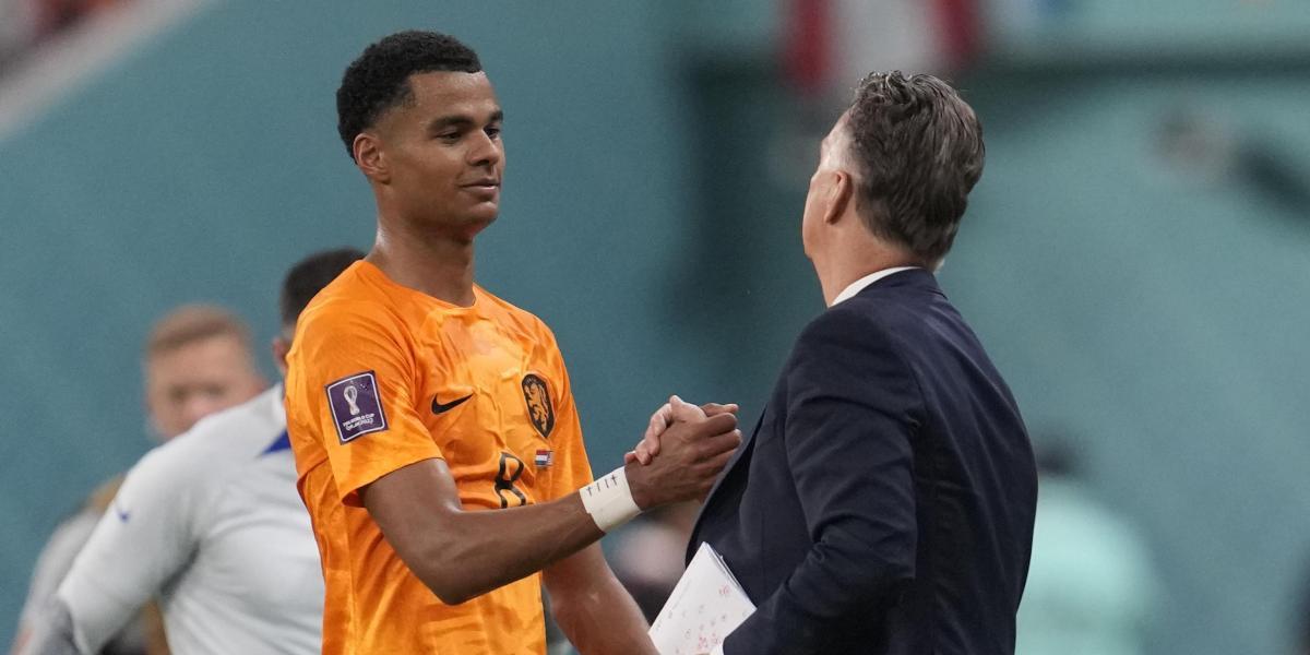 Gakpo pensará en su futuro "cuando seamos campeones"