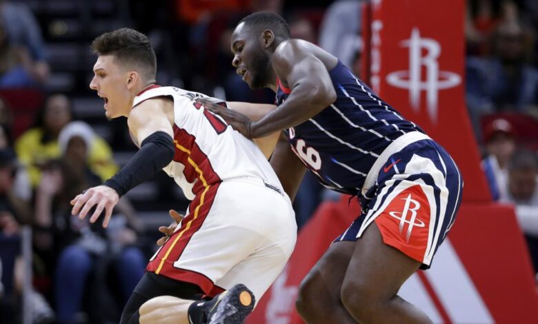 Garuba, el mejor de unos peleones Rockets golpeados a triples por Herro