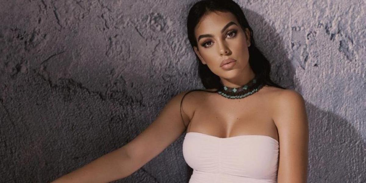 Georgina Rodríguez presume de 'tipazo' en bikini desde Doha