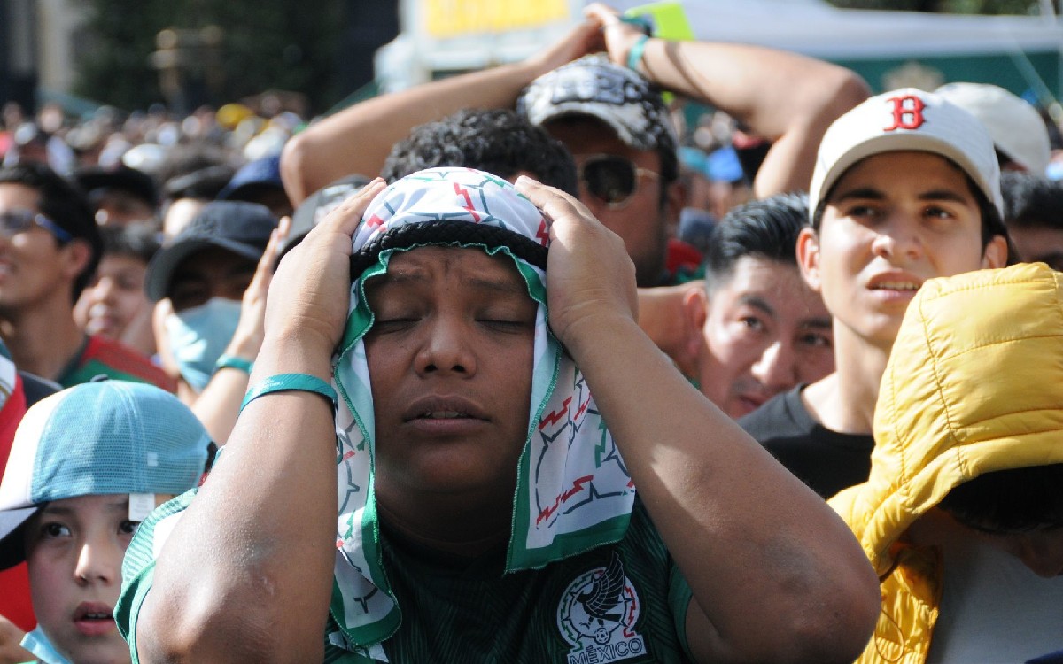 "Hay que formar buenos futbolistas": López Obrador