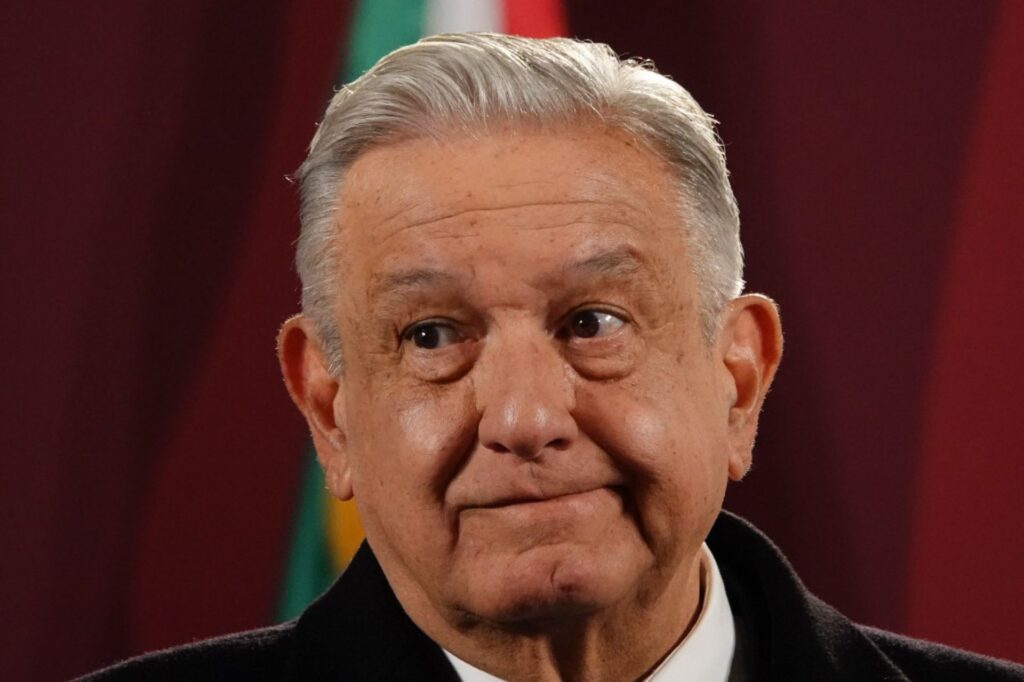 'Hemos invitado a AMLO pero se ha negado': directora FIL