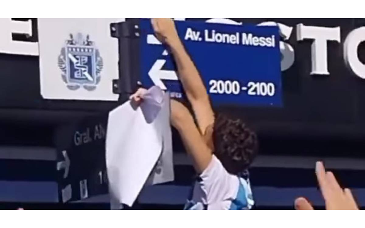 Inauguran aficionados argentinos la avenida Lionel Messi | Video