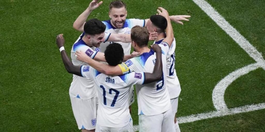 Inglaterra arrolla a Senegal y se cita con Francia en cuartos