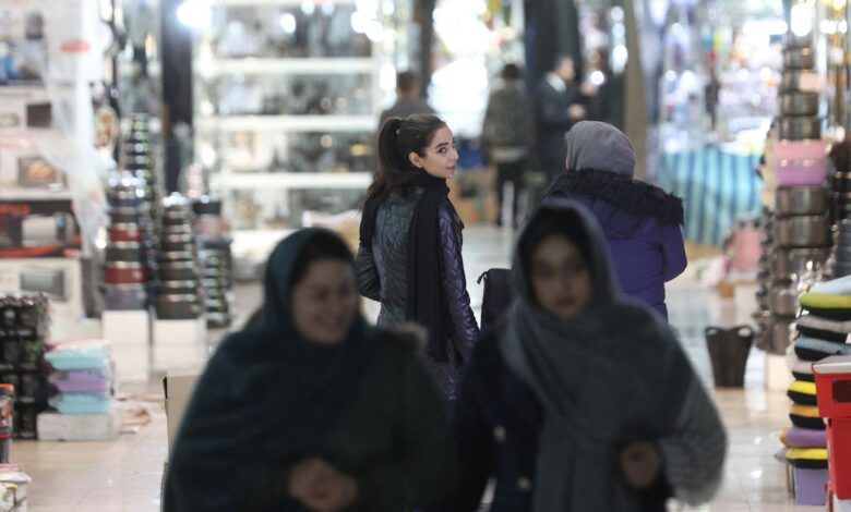 Irán se enreda con la supuesta eliminación de la policía de la moral en un intento de acallar las protestas