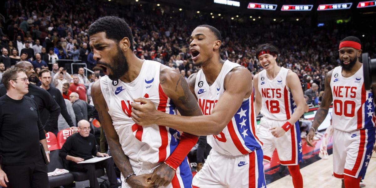 Irving impone el silencio en Toronto con uno de sus golpes de genio