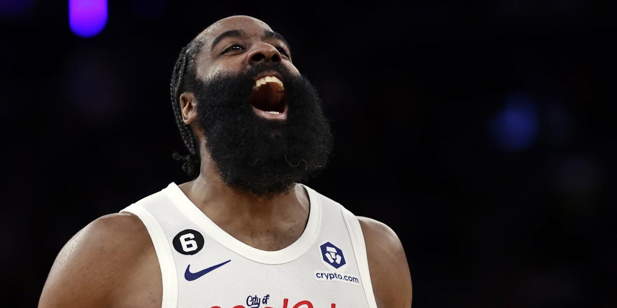 James Harden medita volver a los Houston Rockets en verano