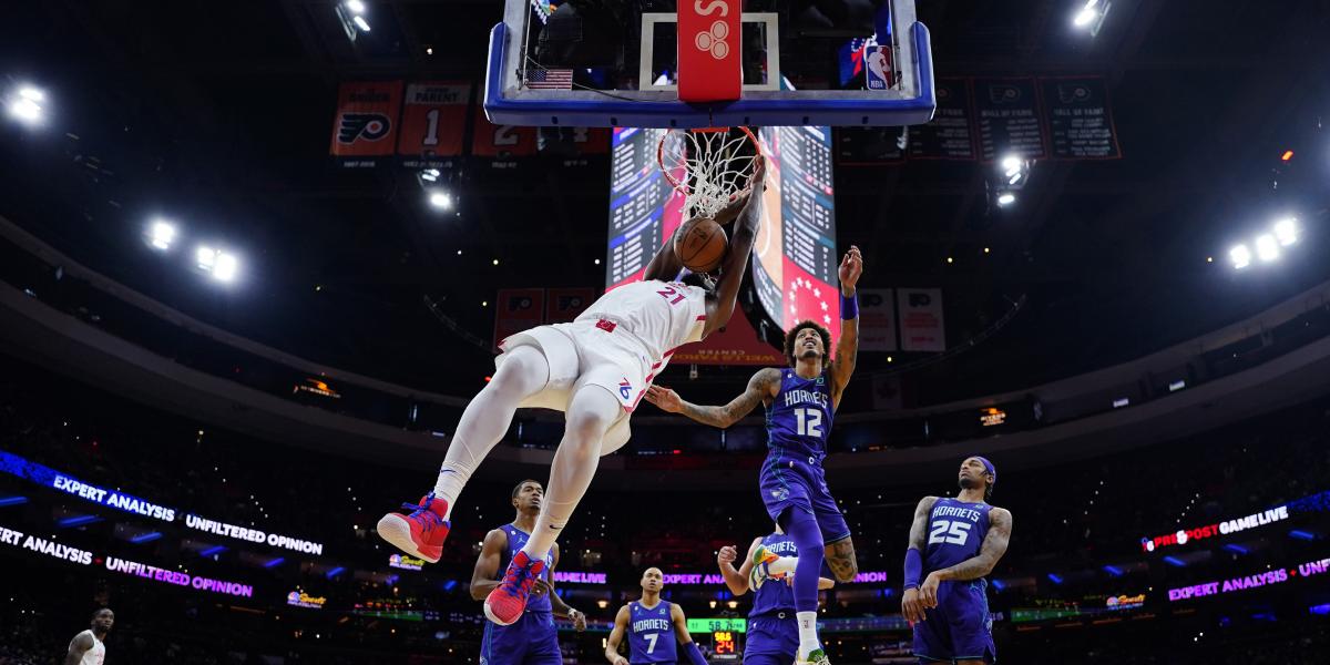 Joel Embiid emula a Iverson y Chamberlain con los Sixers: ¡53 puntos!
