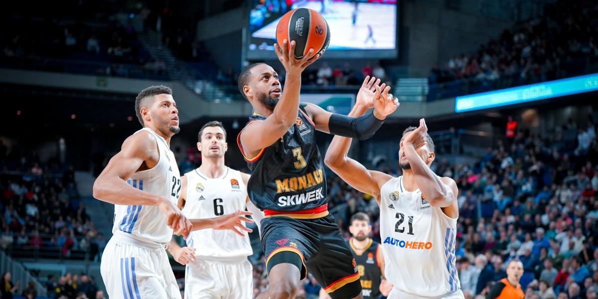 Jordan Loyd, con la nariz rota pero sin daños cerebrales