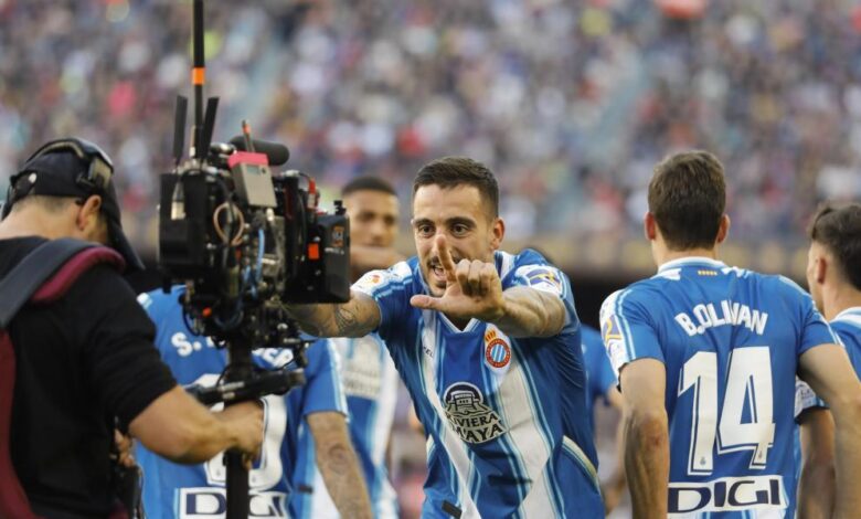 Joselu: "El penalti es clarísimo, me rompe la bota y todo"