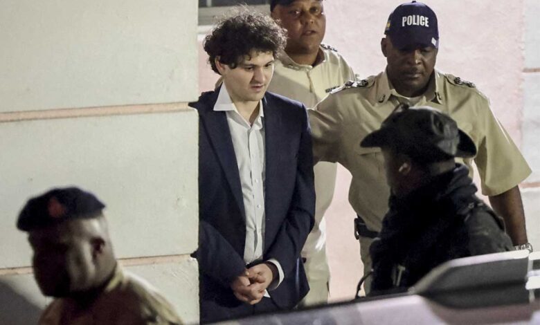 Jueza niega libertad bajo fianza a fundador de criptomoneda FTX