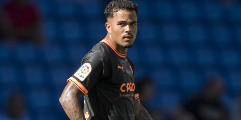La Roma agita la venta de Kluivert en invierno para hacer caja