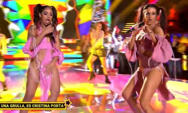 La artista Lennis Rodríguez se queda 'en bragas' por error y continúa su actuación del 'Mediafest'