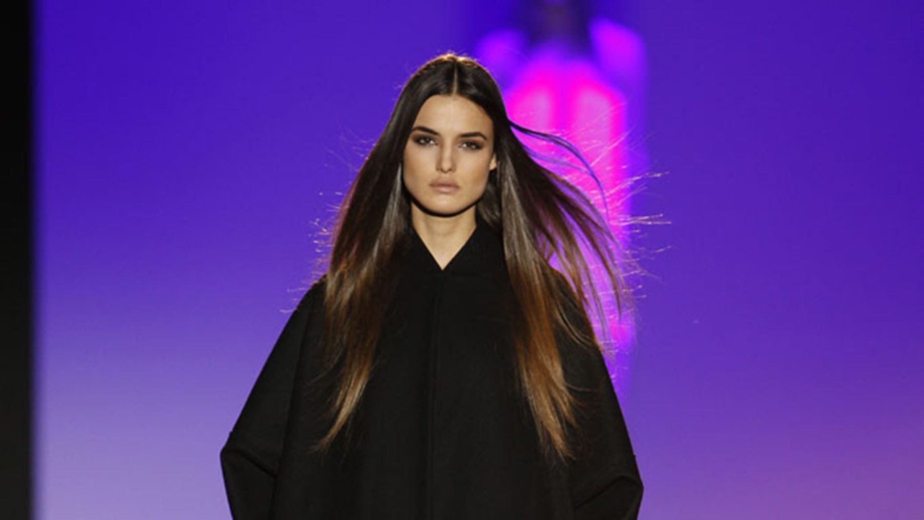 La curiosa razón por la que las modelos nunca sonríen