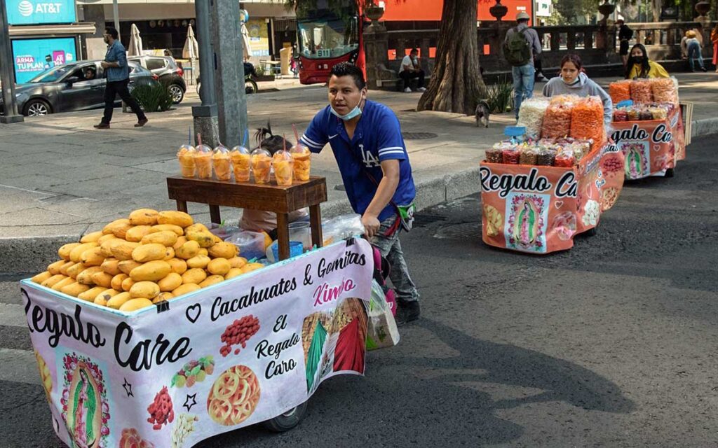 La economía informal representa el 23.7% del PIB: INEGI