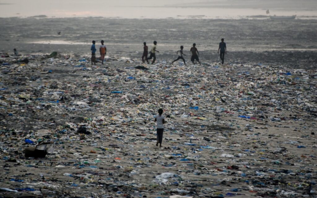 La humanidad se ha convertido en un arma de extinción masiva: Guterres