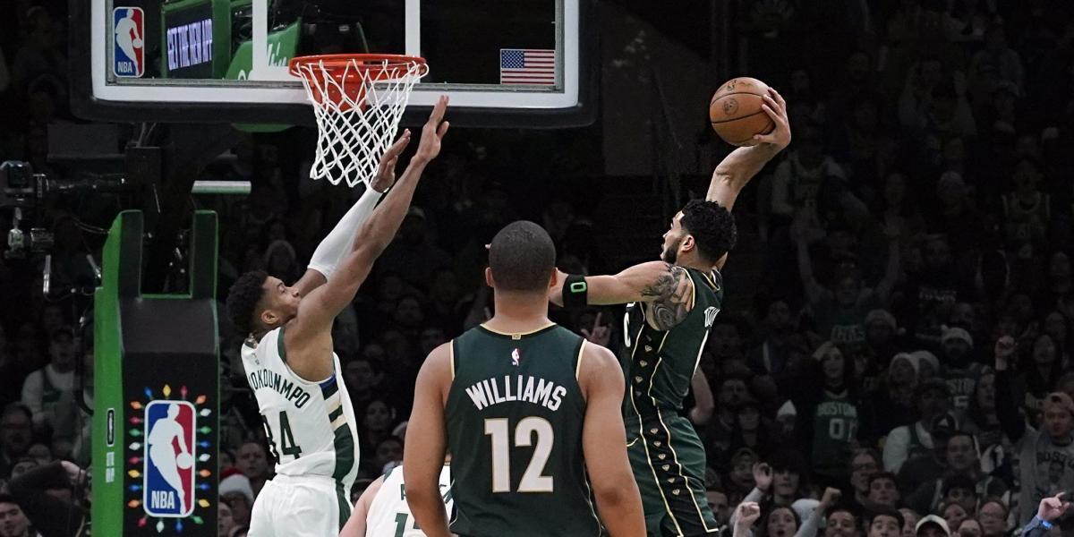 La jugada con la que Tatum 'humilló' a Antetokounmpo. ¡Brutal!