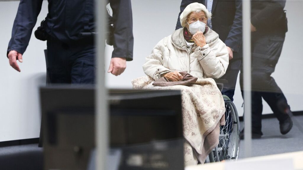 La justicia alemana condena a dos años de prisión a una exsecretaria de un campo de concentración nazi de 97 años