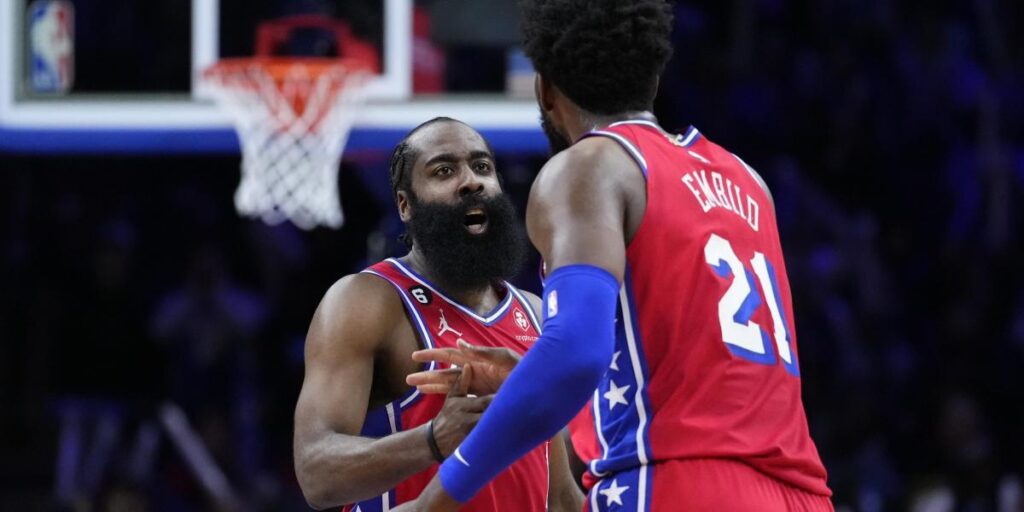 La pareja Joel Embiid - James Harden ya impacta de lo lindo